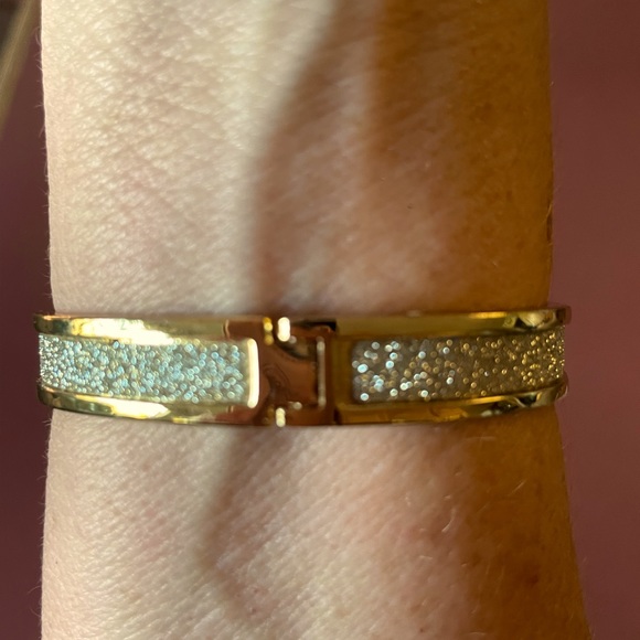 Gold and silver colored buckle bracelet - Picture 6 of 6
